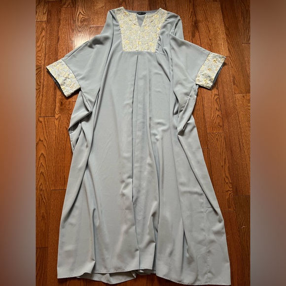 NOTCH NECK EMBROIDERY DETAIL KAFTAN - Picture 3 of 7